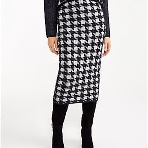 Ann Taylor Houndstooth Sweater Knit Skirt. Sz XL.